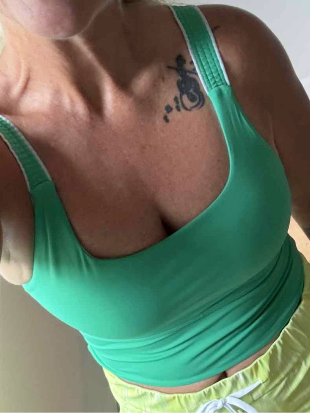 ZYIA Bright Green Scoop-Neck Crop Tank